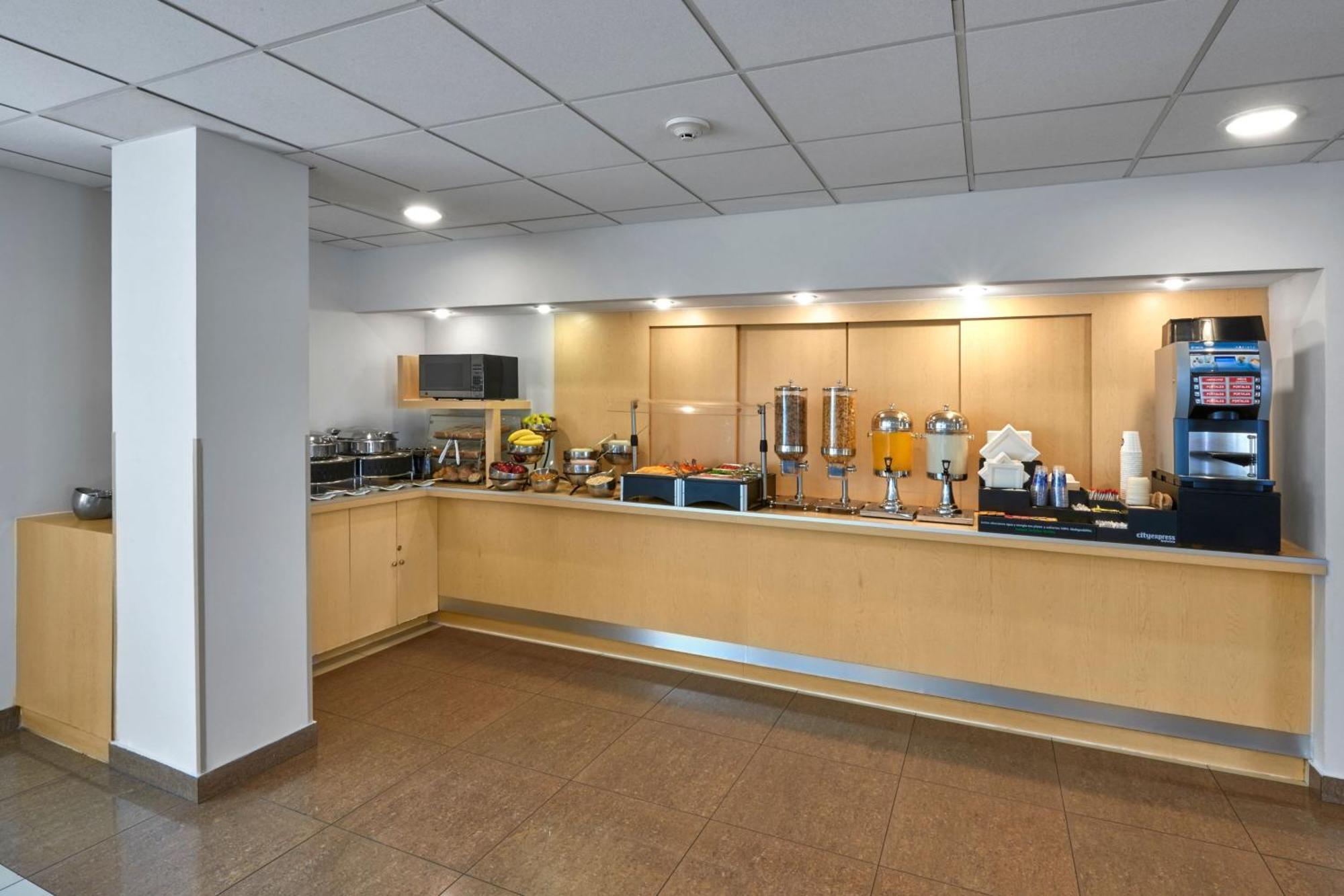City Express By Marriott Saltillo Sur Bagian luar foto