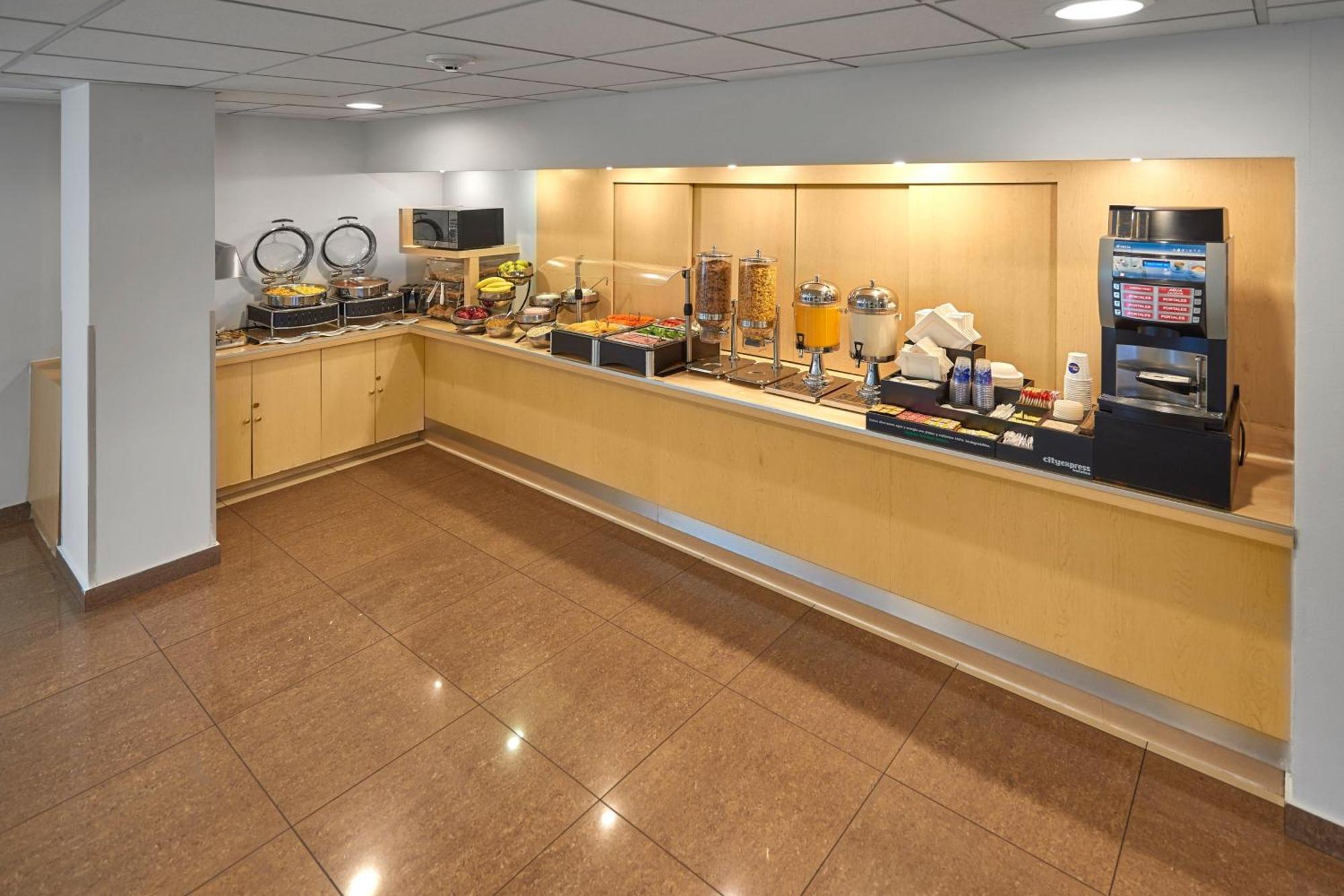 City Express By Marriott Saltillo Sur Bagian luar foto